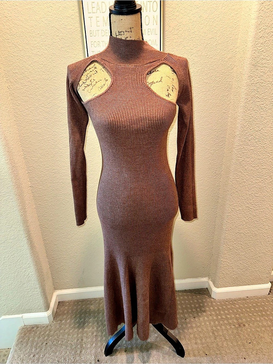 Astr Dresses & Skirts - ASTR The Label Ribbed Cutout Long Sleeve Midi Dress Women's S